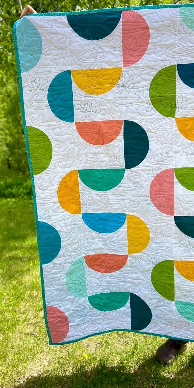 MOdern Halfmoon Lotus Quilt