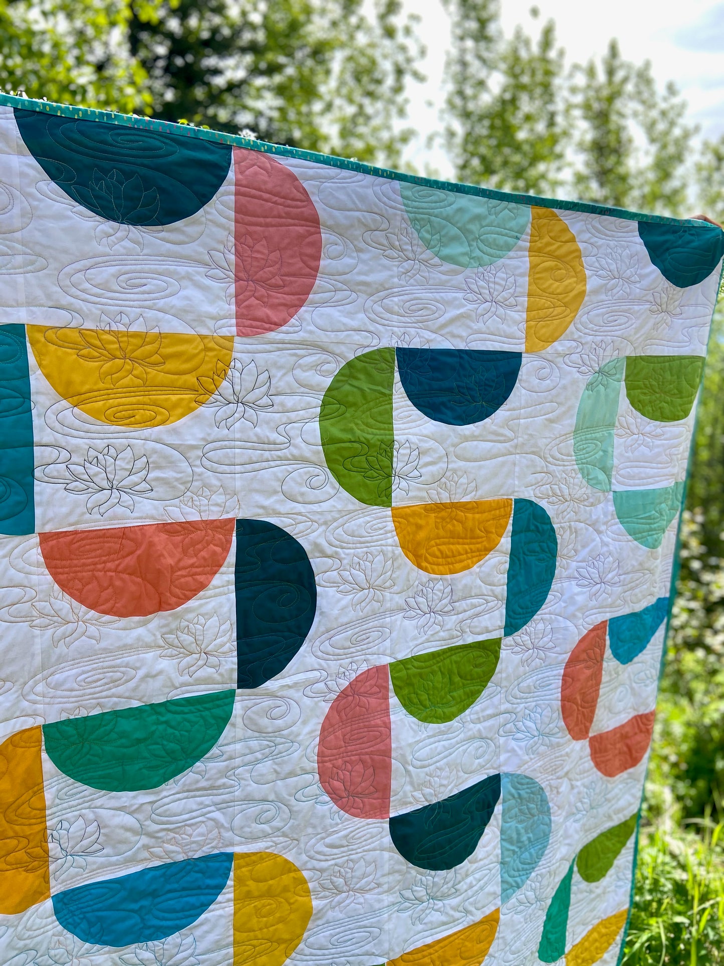 MOdern Halfmoon Lotus Quilt